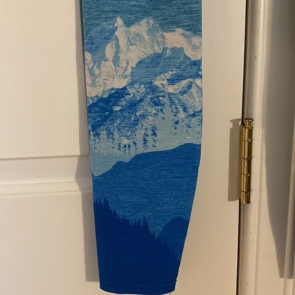 Colorado Threads St Mary’s Mountain Landscape Yoga Pants - Picture 2 of 5